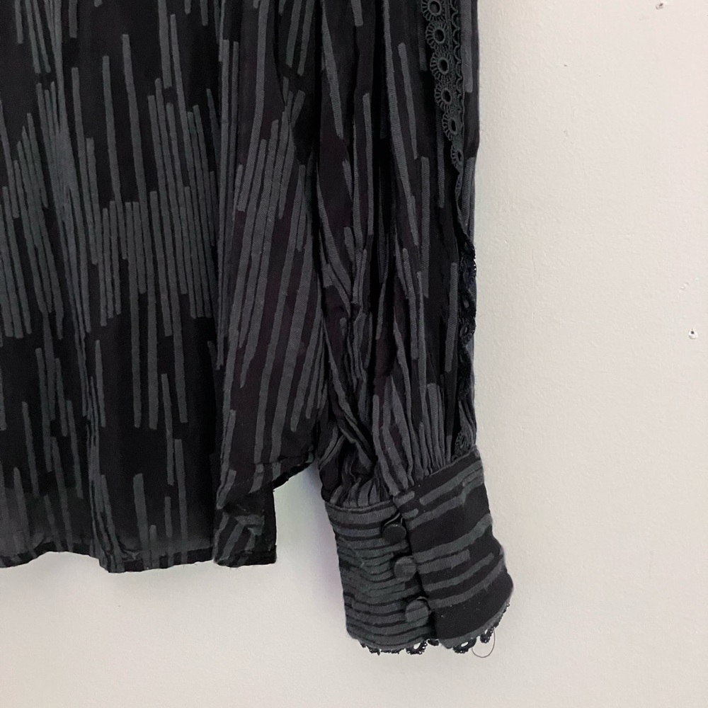 ANN TAYLOR Black Open Eyelet Long Sleeve Mock Neck Blouse Size XS (Could fit S) - Picture 6 of 11